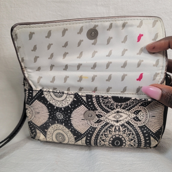 Sakroots Black and Cream Wristlet - Picture 5 of 7